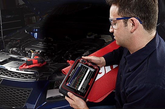 Snap-on-Solus-Edge-EESC320-in-gebruik