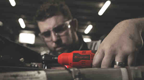 SNAP-ON TOOLS BREIDT POWER TOOL FAMILIE UIT MET 1/4” MICROLITHIUM DRAADLOZE RATEL