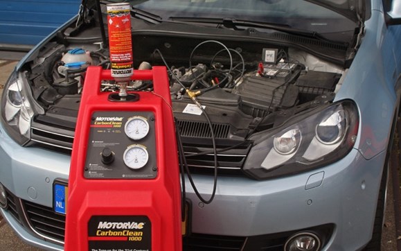 Motor-reinigen-vermindert-brandstofverbruik-en-uitstoot