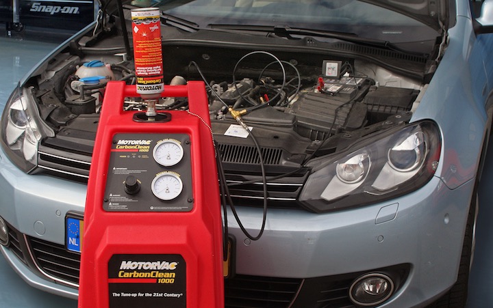 EGR en inlaatsysteem reinigen met MotorVac goedkoper en beter dan vernieuwen